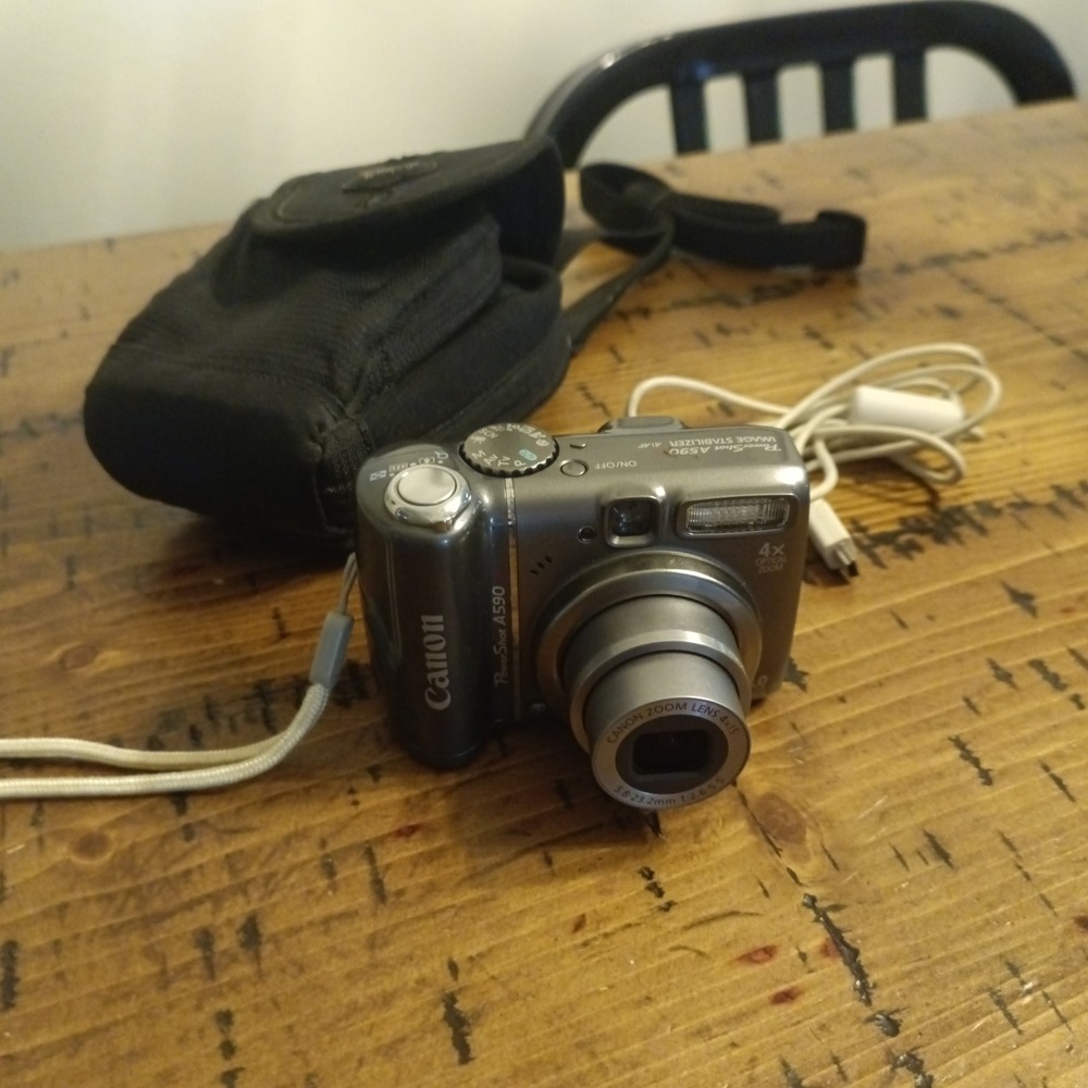 Canon PowerShot A590 IS Digital Camera 8MP 4x Zoom Gray Memory Card Bundle c1